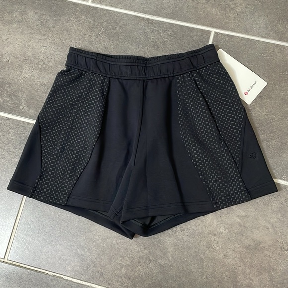 Lululemon Embossed Panel High-Rise Short 4